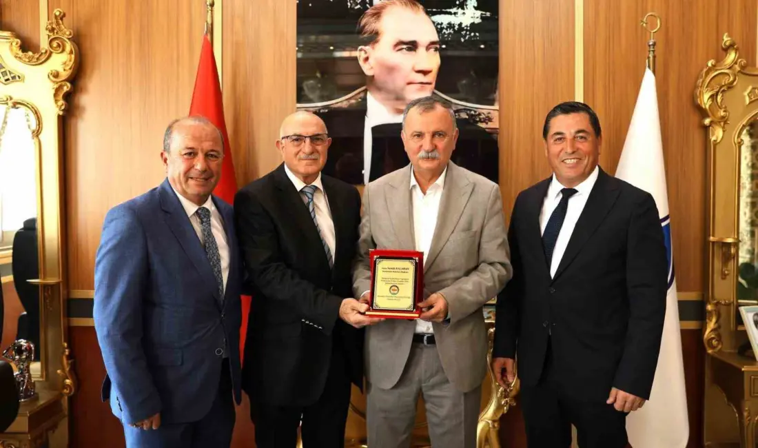 Manisa’da faaliyetlerini sürdüren hemşehri dernekleri, Yunusemre Belediye Başkanı Semih Balaban’a