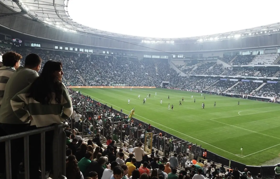 Bursasporlu nesiller yetiştirmek için Osmangazi Belediye Başkanı Erkan Aydın’ın tarafından