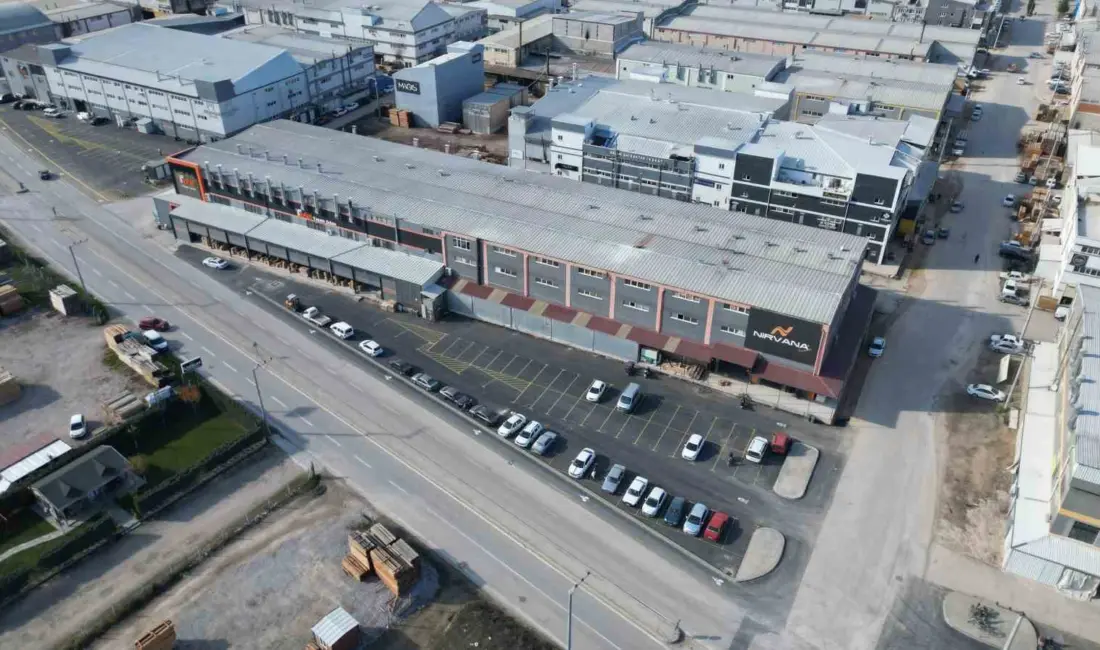 İnegöl Belediyesi Ağaç İşleri Sanayi 31. Mobilya Sokak bölgesinde atıl