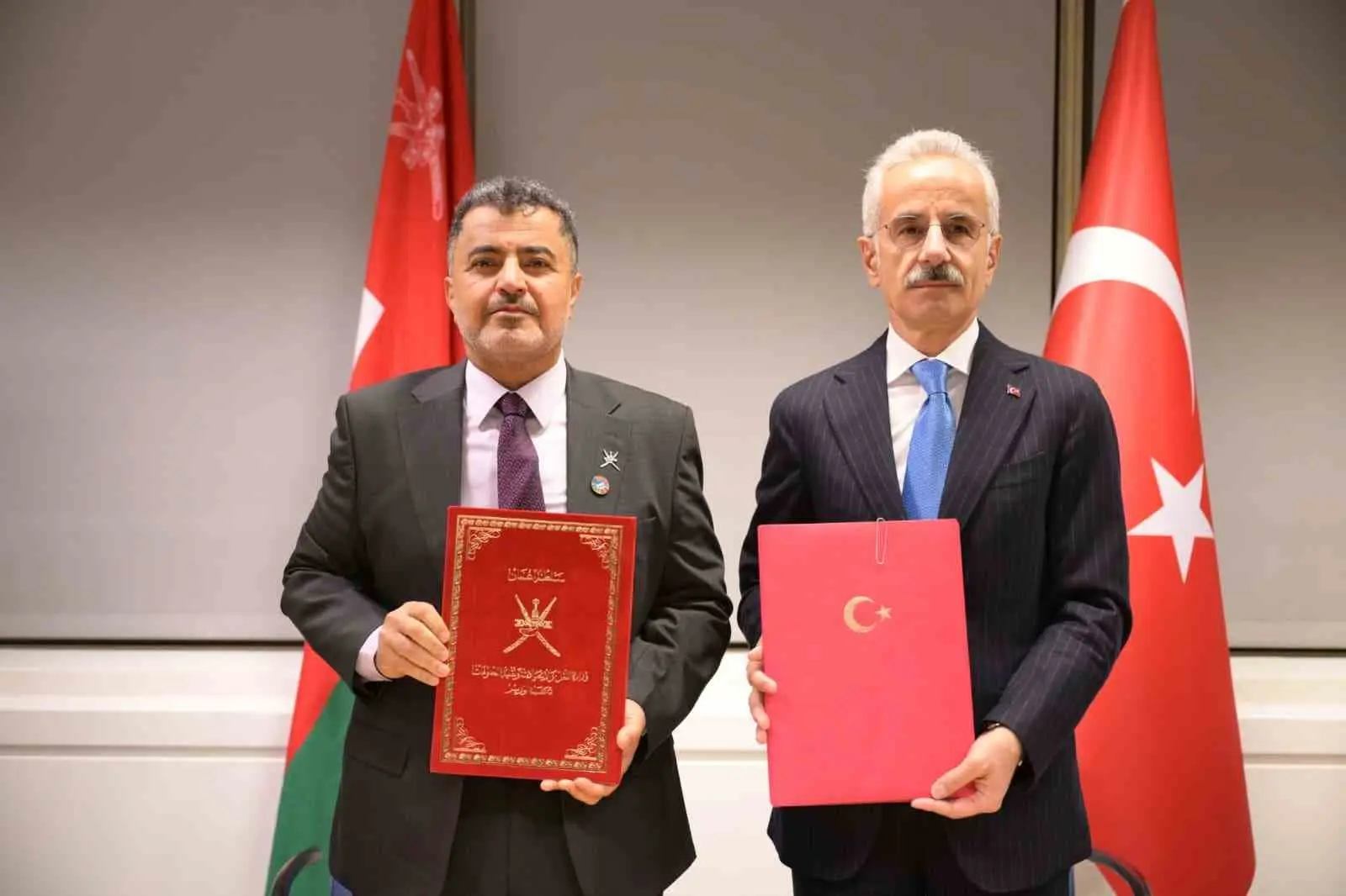 Ulaştırma ve Altyapı Bakanı Abdulkadir Uraloğlu, İngiltere’nin başkenti Londra’da düzenlenen