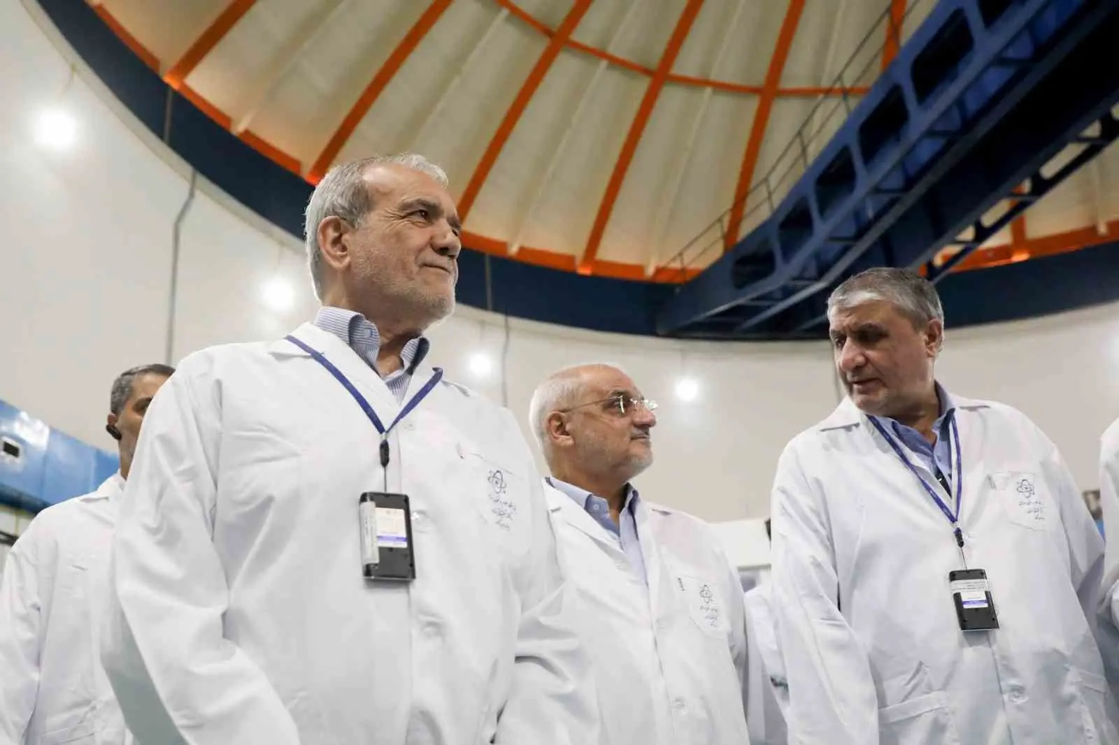 İran Cumhurbaşkanı Mesud Pezeşkiyan, İran Atom Enerjisi Kurumu’na gerçekleştirdiği ziyaret