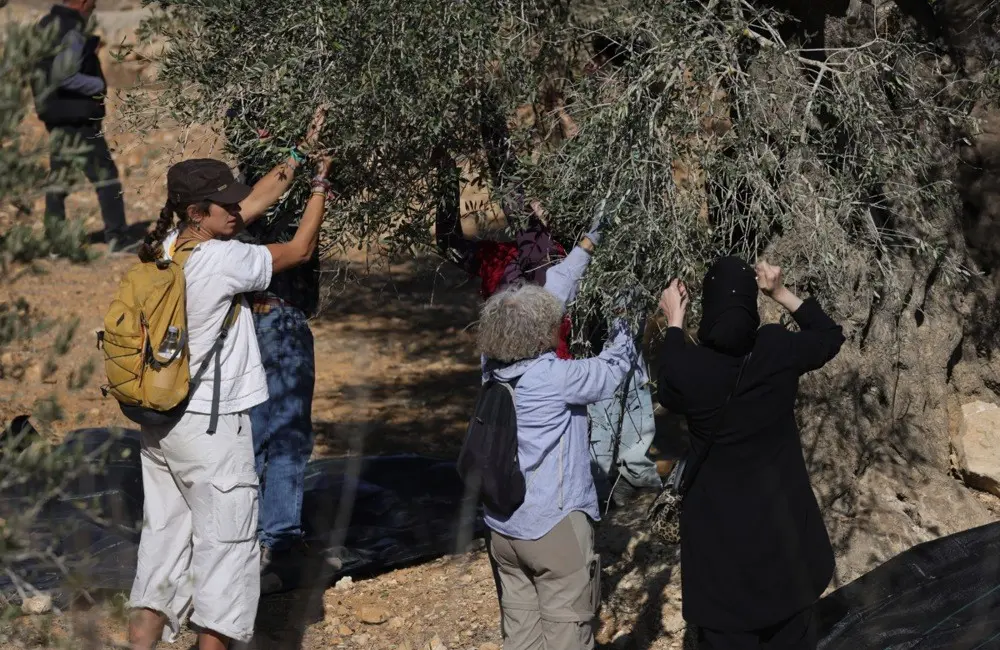 Filistin Yönetimi, İsrail ordusu ve Yahudi yerleşimcilerin işgali altındaki Batı