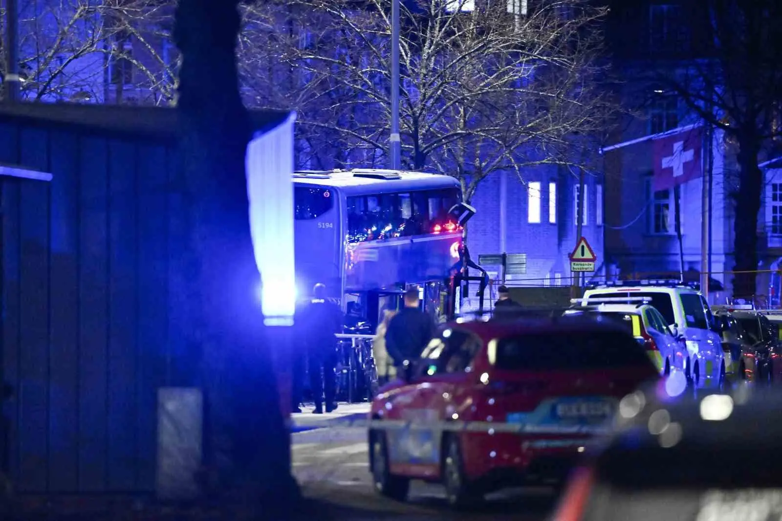 İsveç’in başkenti Stockholm’de çift katlı otobüsün durağa daldığı kazada 3