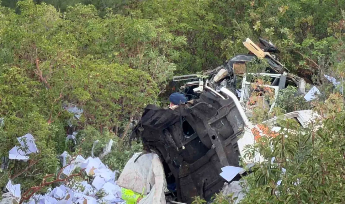 Bursa’nın İznik ilçesi ile Yenişehir arasındaki karayolunda uçuruma yuvarlanan malzeme