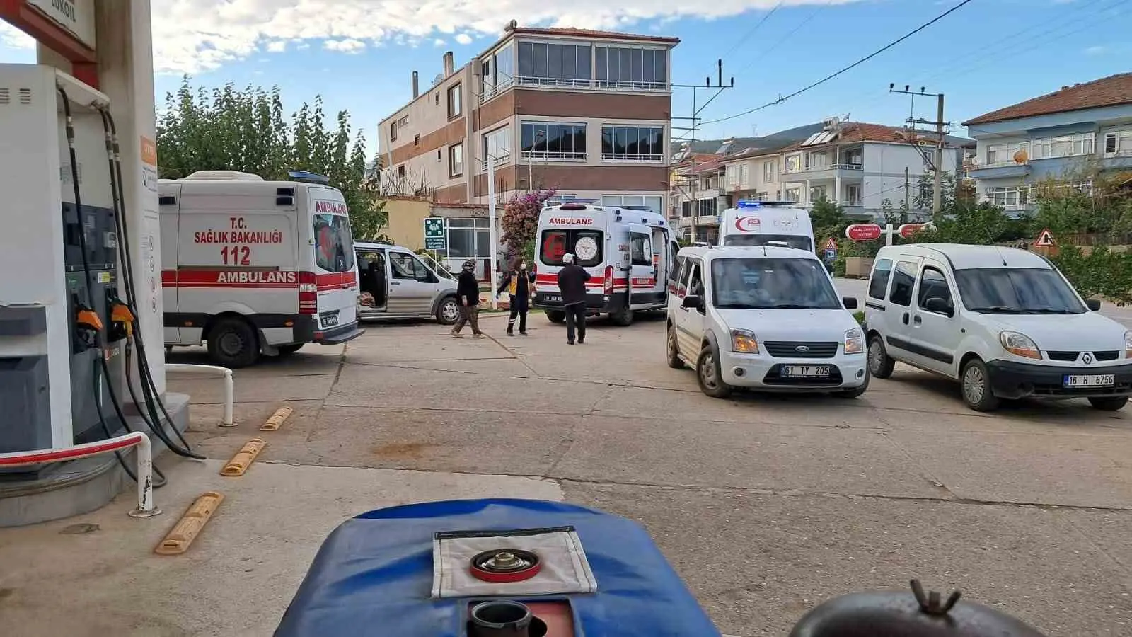 Bursa’nın İznik ilçesi Boyalıca Mahallesi’nde zeytin toplamak için çalışan 8