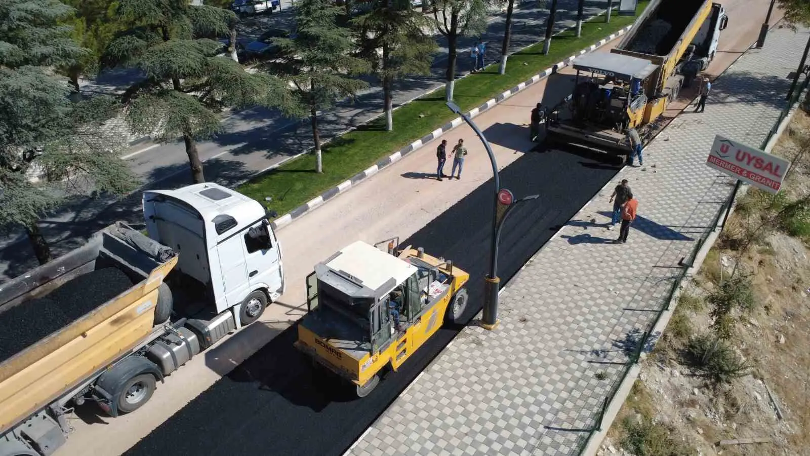 Manisa’nın Demirci ilçesinde karayolları ağında bulunan 20 kilometrelik yola 3