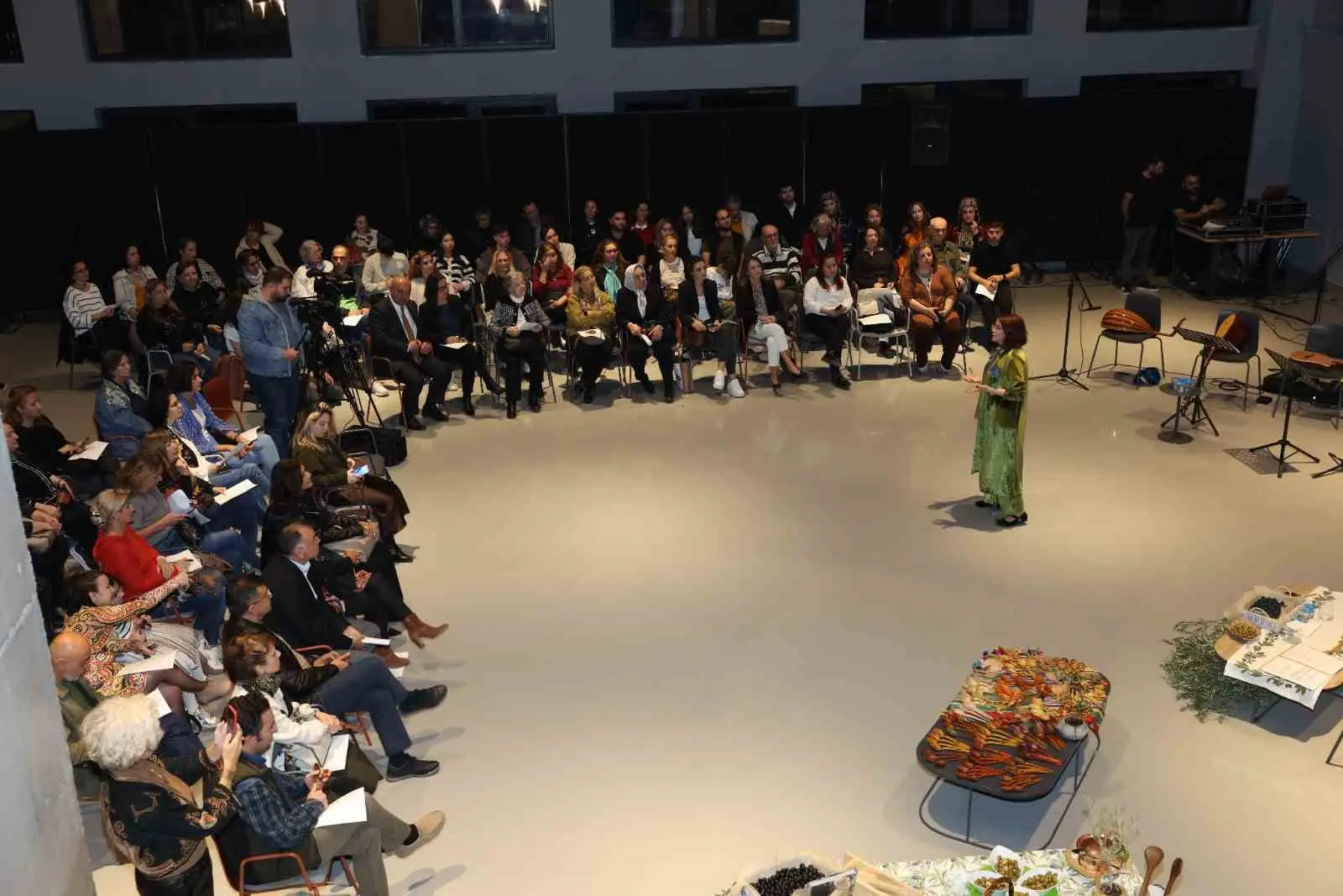 Nilüfer Belediyesi’nin “Gastroetnomüzikolojik Kaynatmalar” söyleşi dizisinin ikinci etkinliğinde, Anadolu’nun kaşık