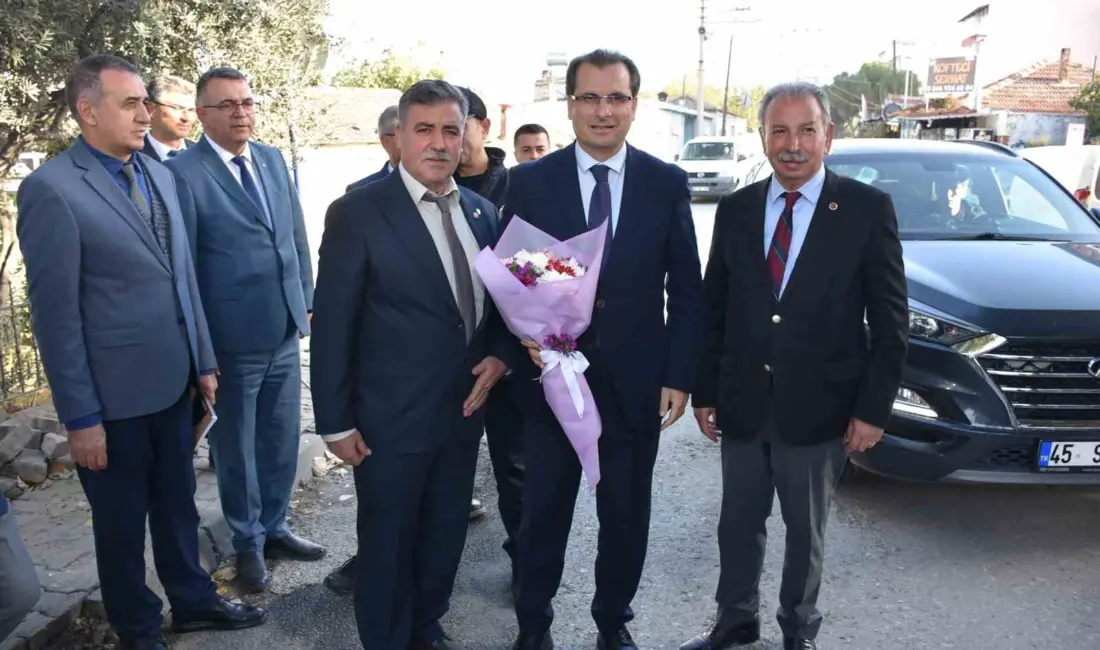 Manisa’nın Salihli İlçe Kaymakamı Ali Güldoğan, ’Vatandaşlarla buluşma programı’ kapsamında