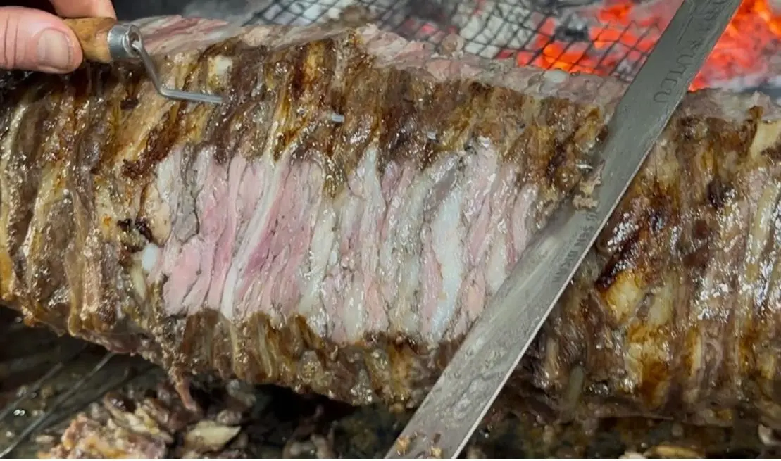 Yıllardır Erzurum’un mu Artvin’in mi diye münazara edilen cağ kebabının,