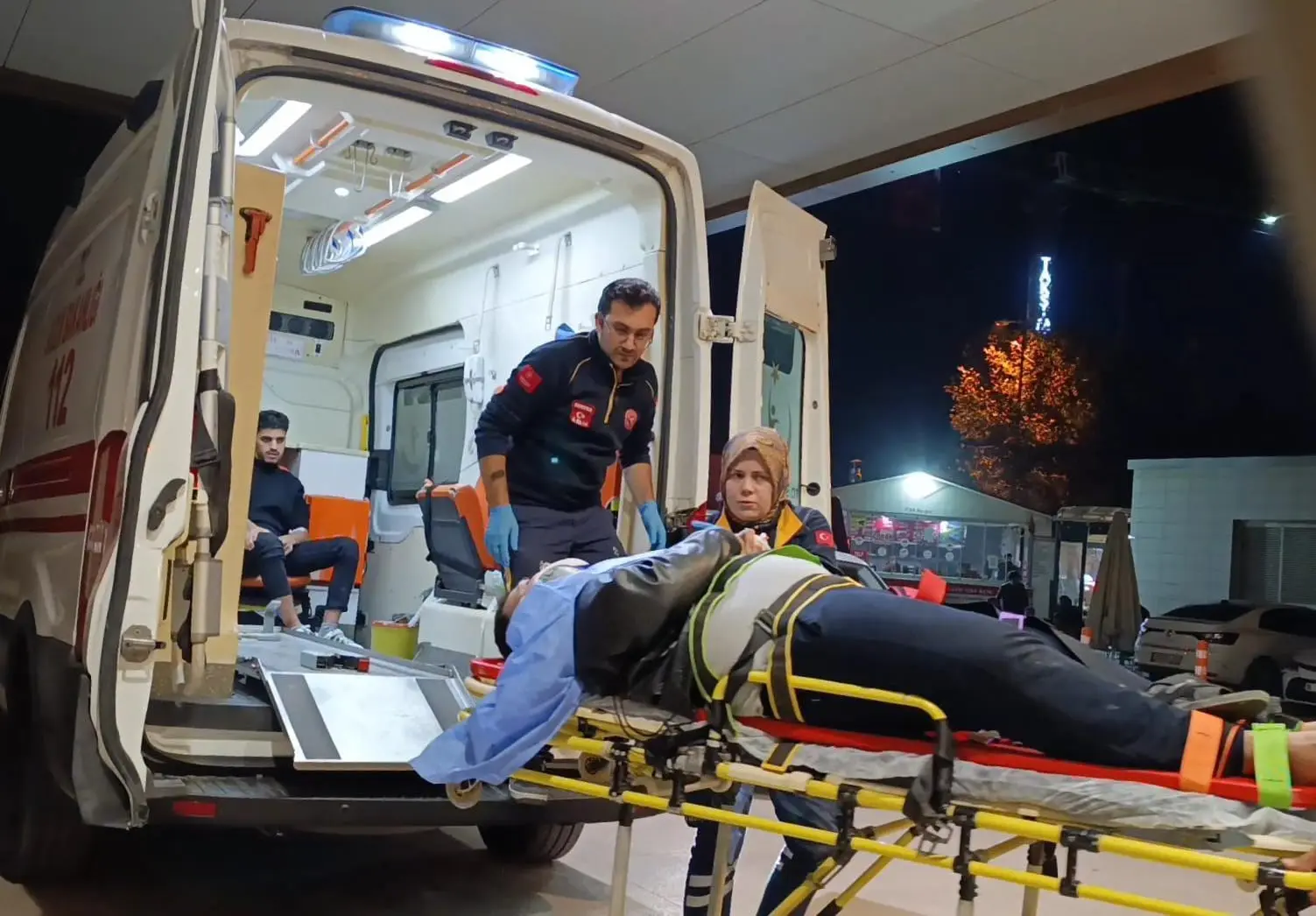 Bursa’nın İnegöl ilçesinde kontrolden çıkan otomobilin ağaca çarptığı kazada 1’i