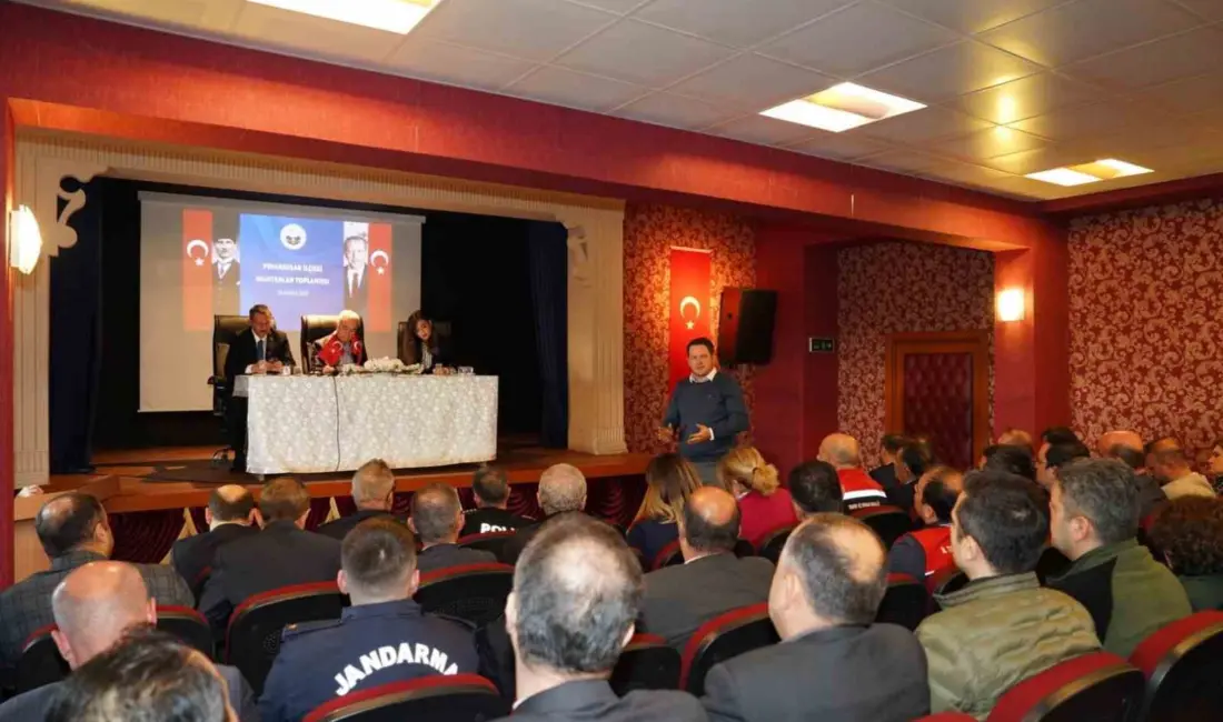 Kırklareli’nin Pınarhisar ilçesinde mahalle ve köy muhtarlarının katılımıyla toplantısı düzenlendi