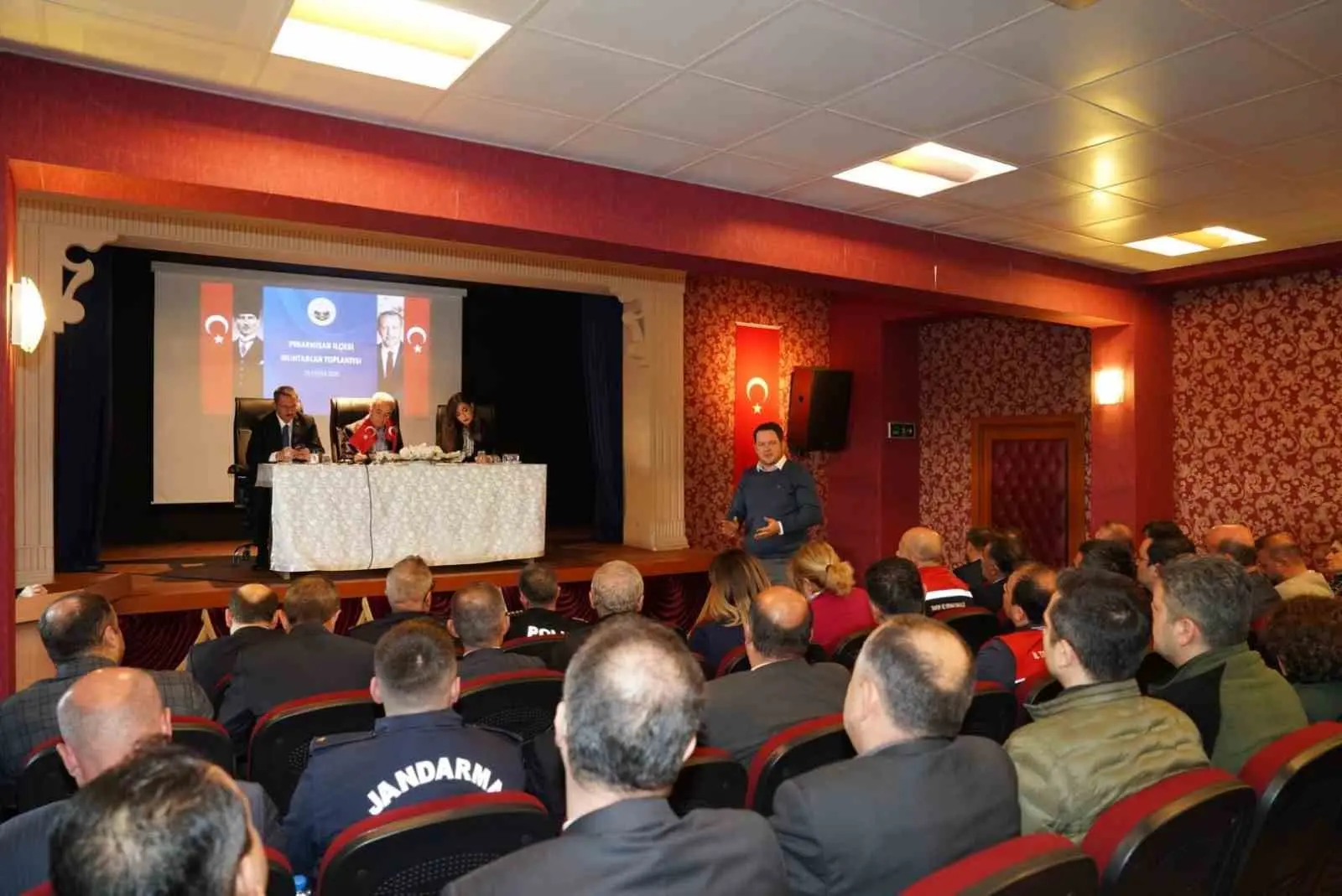 Kırklareli’nin Pınarhisar ilçesinde mahalle ve köy muhtarlarının katılımıyla toplantısı düzenlendi