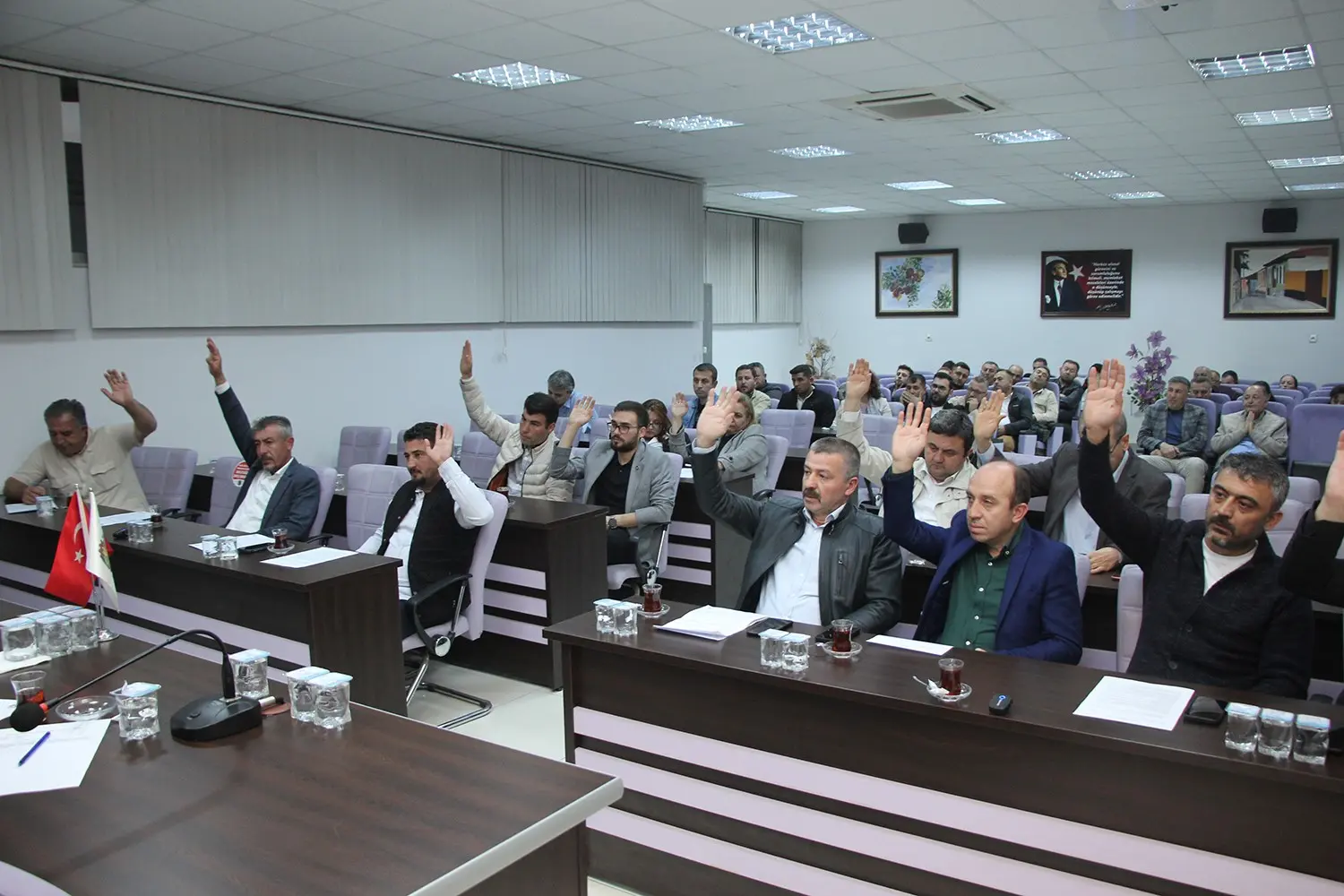 Kula Belediyesi’nde personel sayısı yeniden gündemde. Cumhur İttifakı Belediye Meclis
