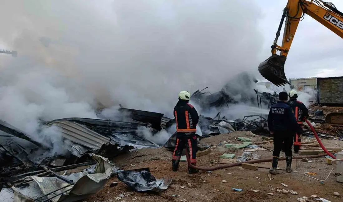 Malatya’da bir şantiyede işçilerin kaldığı konteynerlerde yangın çıktı. Yangın, ekiplerin