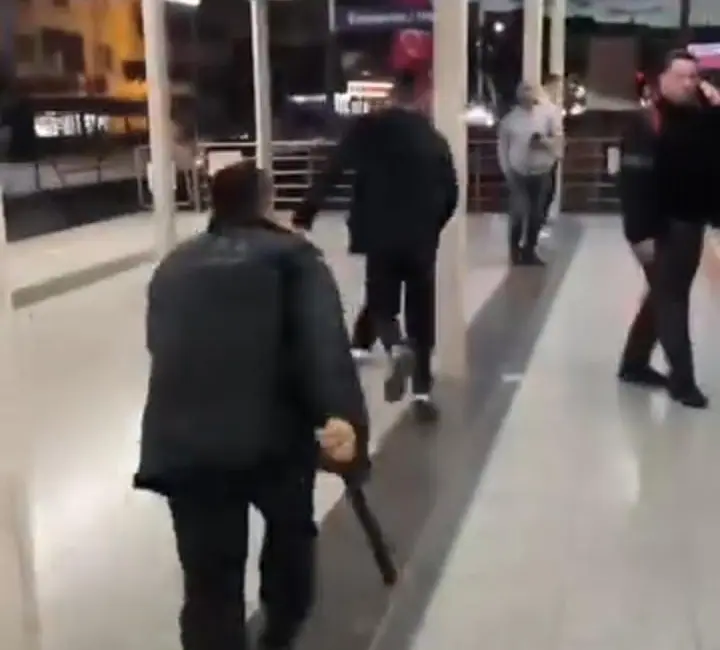 Bursa’da metro istasyonunda güvenlik görevlisi ile bir şüpheli arasında çıkan
