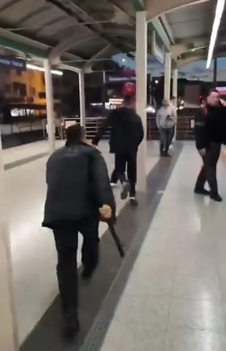Bursa’da metro istasyonunda güvenlik görevlisi ile bir şüpheli arasında çıkan