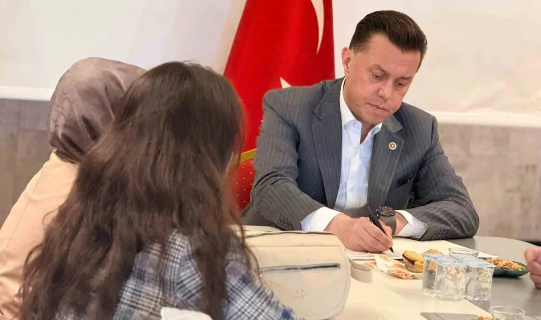 AK Parti Eskişehir Milletvekili Nebi Hatipoğlu, vatandaşlarla bir araya gelerek