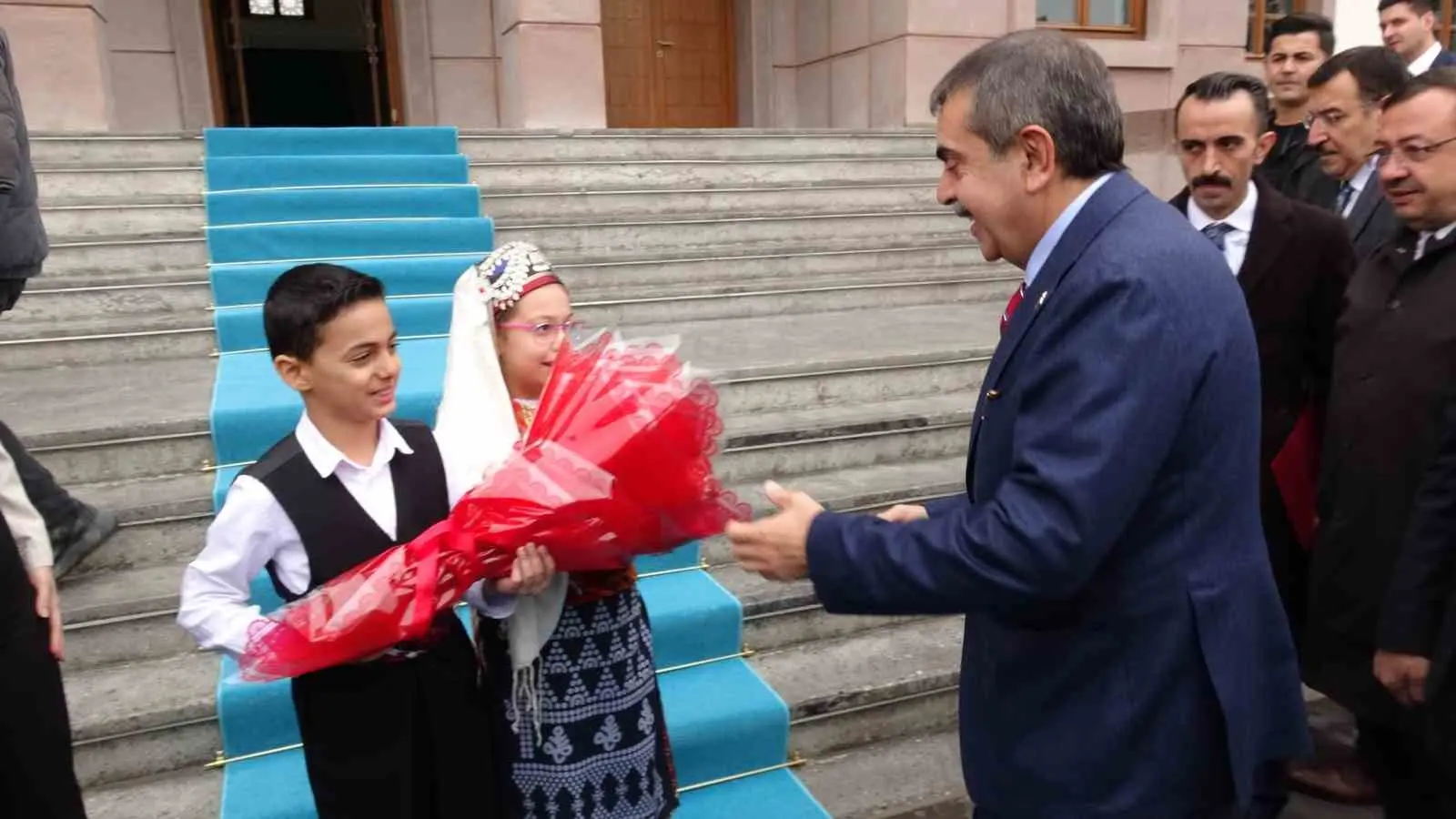 Milli Eğitim Bakanı Yusuf Tekin çeşitli temaslarda bulunmak üzere sabah