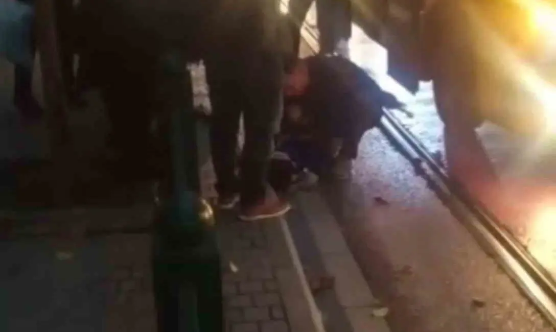 Bursa’da meydana gelen kazada minibüsün çarptığı 9 yaşındaki çocuk yaralandı.