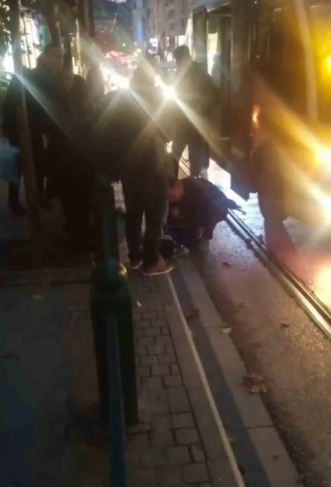 Bursa’da meydana gelen kazada minibüsün çarptığı 9 yaşındaki çocuk yaralandı.