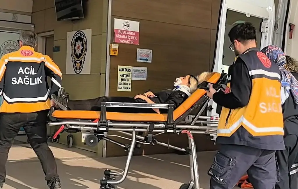 Bursa’nın İnegöl ilçesinde meydana gelen kazada motosikletin çarptığı genç kadın