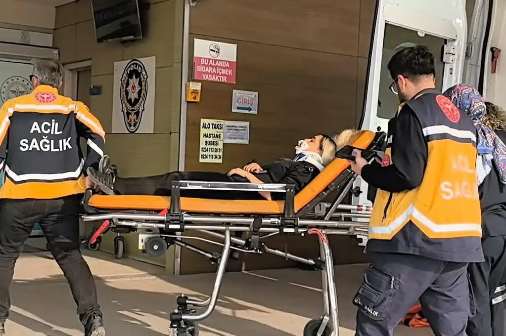 Bursa’nın İnegöl ilçesinde meydana gelen kazada motosikletin çarptığı genç kadın