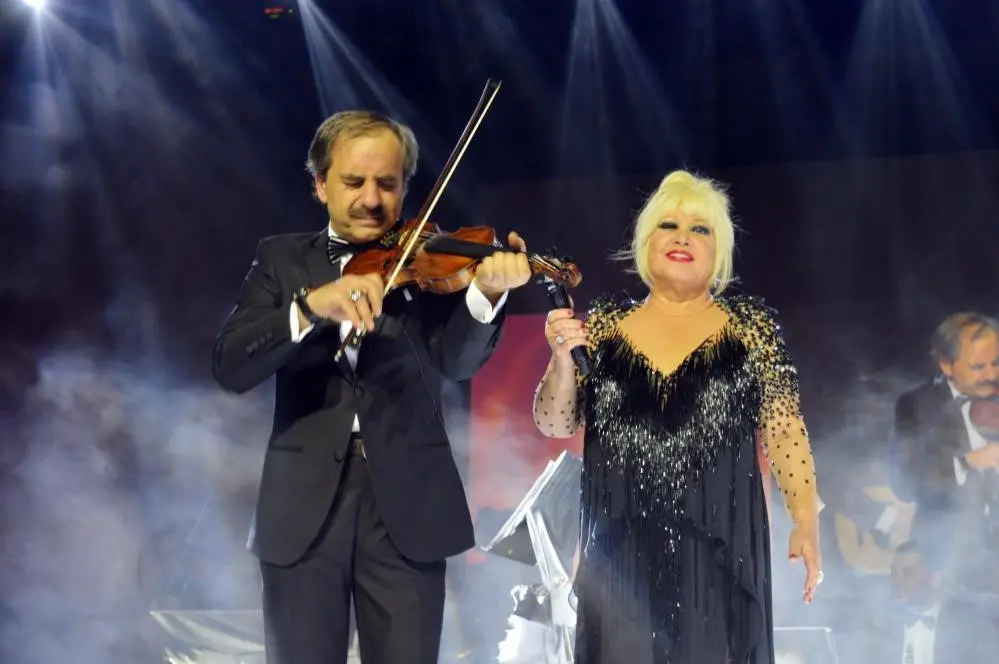 Türk sanat müziği sanatçısı Muazzez Abacı 78 yaşında ABD’de hayatını