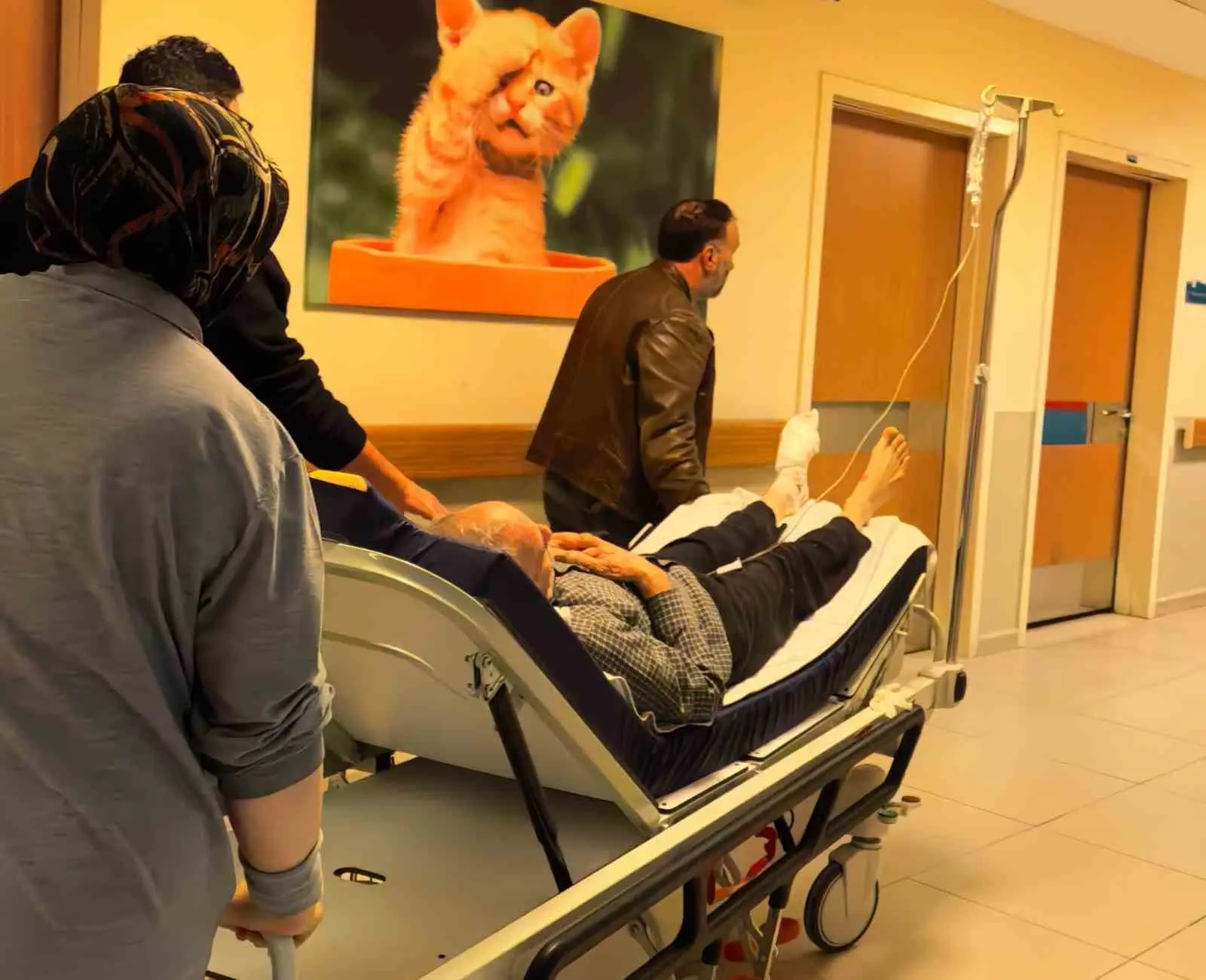 Bursa’nın İnegöl ilçesinde odun keserken motorlu testere ile ayağını kesen