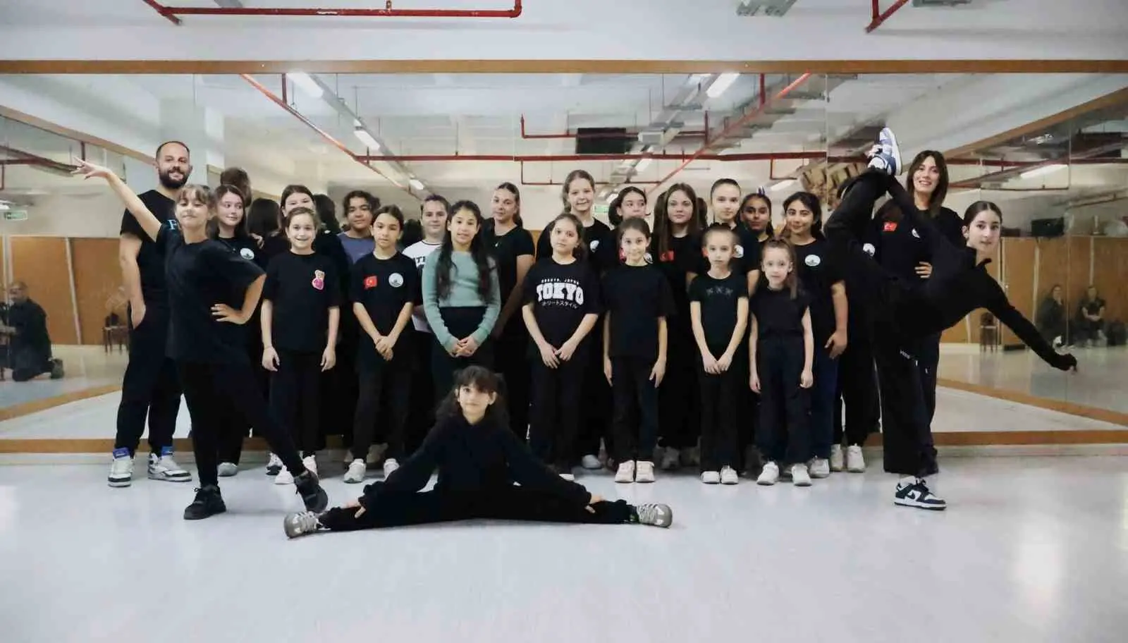 Osmangazi Belediyesi, düzenlediği dans kurslarıyla gençleri ritmin, sanatın ve hareketin