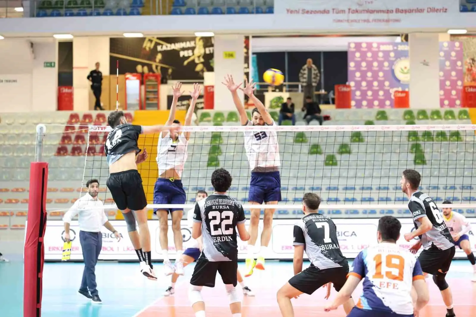 Arabica Coffee House Erkekler 1. Ligi’nde mücadele eden Osmangazi Belediyespor