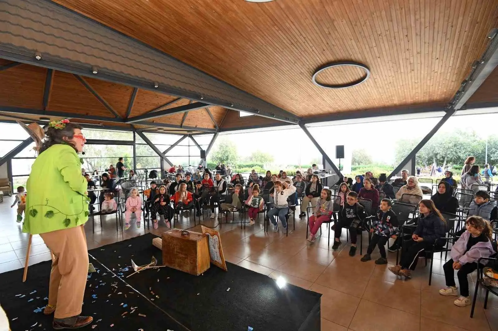 Osmangazi Belediyesi, miniklerin ara tatil sevincini sanatla zenginleştirmek amacıyla ‘Toprak