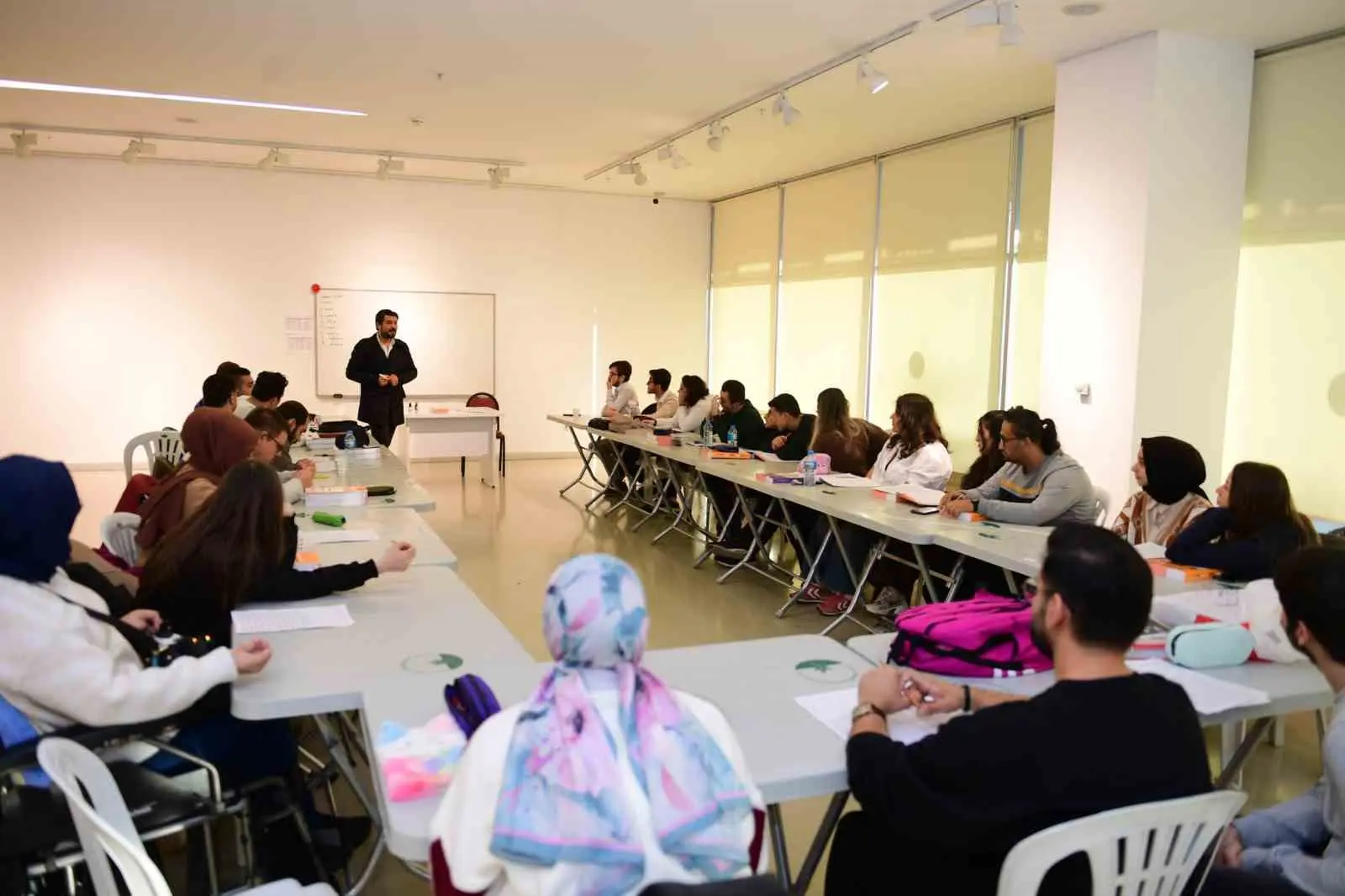 Osmangazi Belediyesi, hayata geçirdiği nitelikli kurslar sayesinde engelli bireylerin 2026