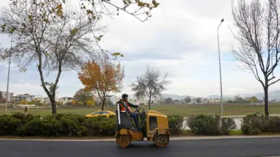 Yürüyüş yollarını daha düzenli ve konforlu görünüme kavuşturmak amacıyla çalışmalarını