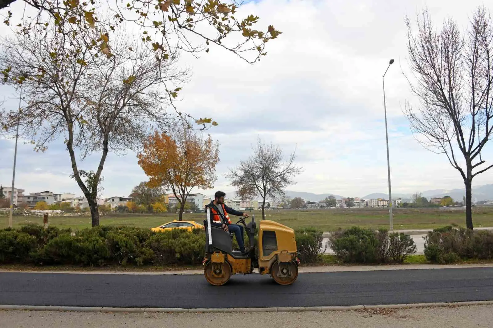 Yürüyüş yollarını daha düzenli ve konforlu görünüme kavuşturmak amacıyla çalışmalarını