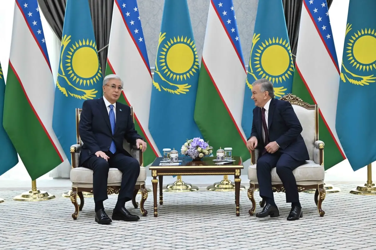 Kazakistan Cumhurbaşkanı Kasım Cömert Tokayev’e Özbekistan’ın en yüksek devlet nişanı