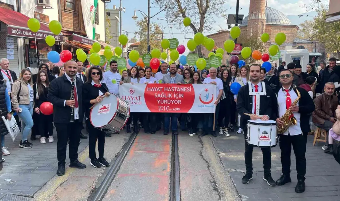 Dünya Diyabet Günü’ne dikkat çekmek isteyen sağlık çalışanları, cadde boyunca