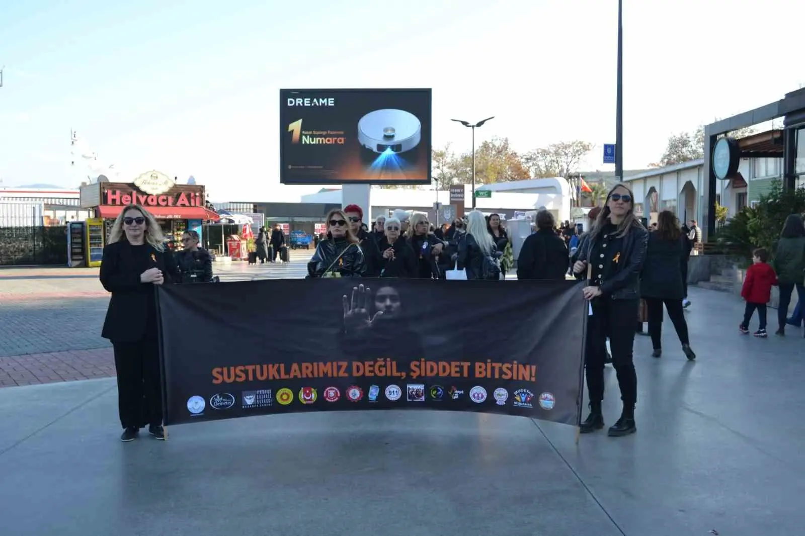 Bursa’nın Mudanya ilçesinde 25 Kasım Kadına Yönelik Şiddete Karşı Uluslararası