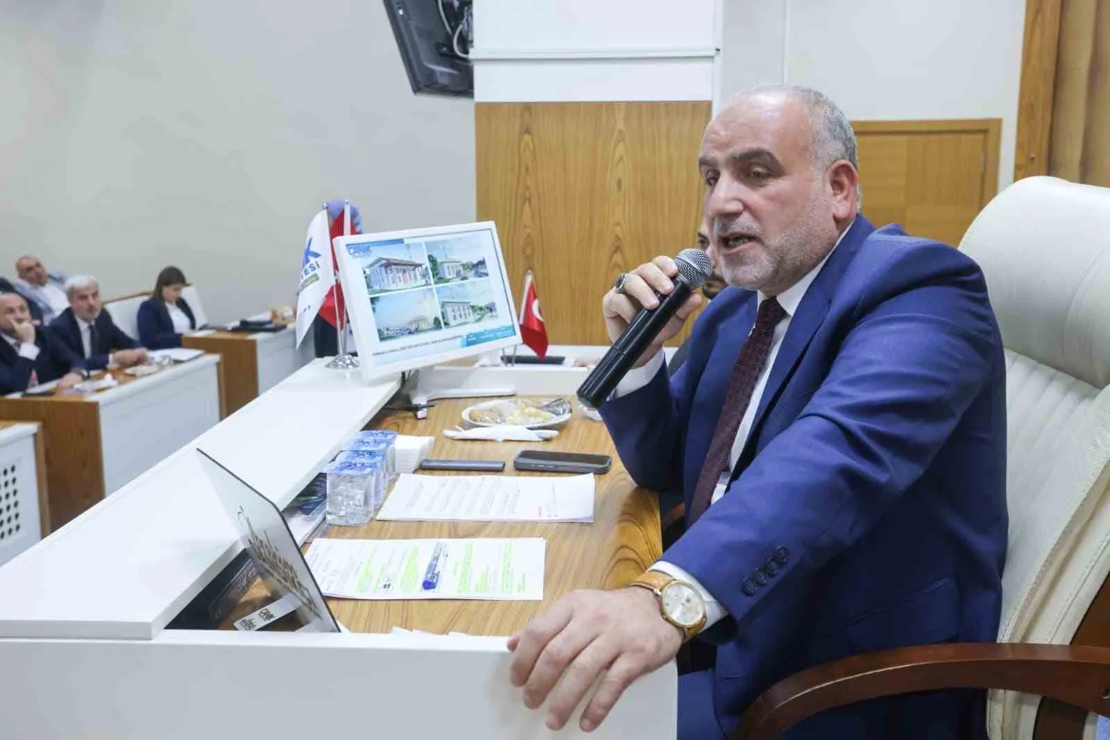 Meclis toplantısında konuşan Canik Belediye Başkanı İbrahim Sandıkçı, Canik’i her