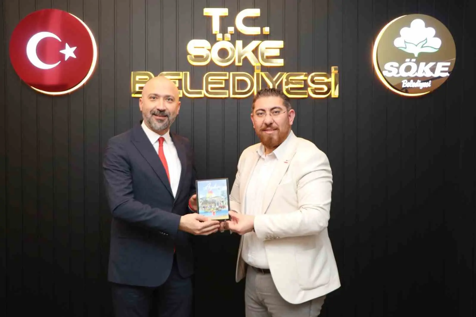 Aydın Büyükşehir Gazeteciler Cemiyeti (ABGC) Başkanı Ümit Özmen ve yönetim