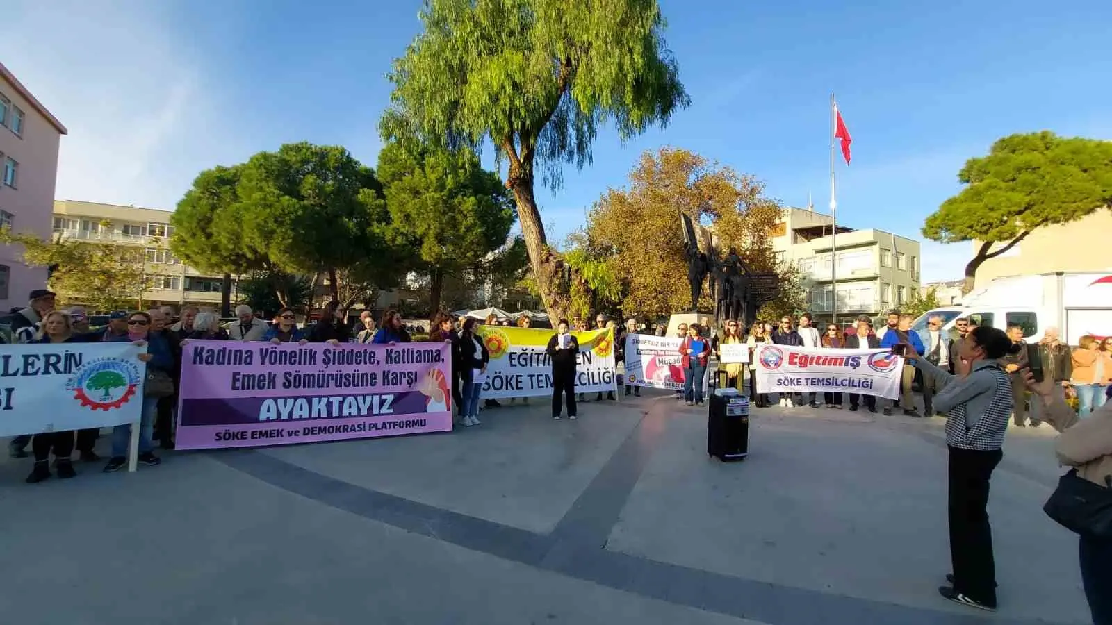 Söke’de, 25 Kasım Kadına Yönelik Şiddete Karşı Uluslararası Mücadele Günü