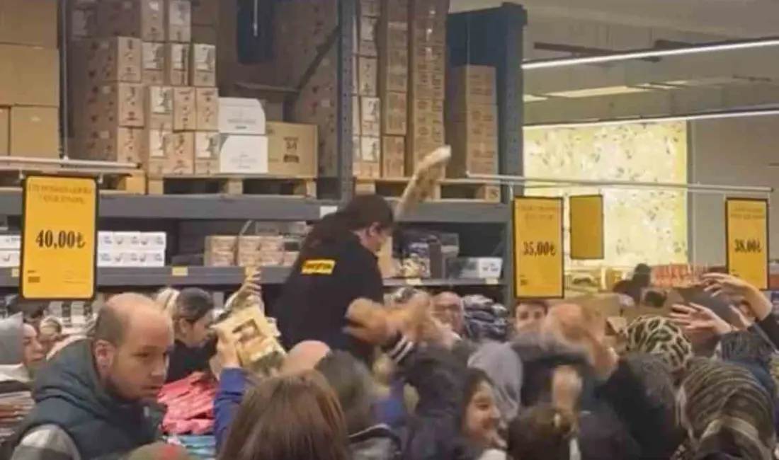 Bursa’nın Nilüfer ilçesinde bir süpermarkette yapılan indirim kampanyası, izdihama neden