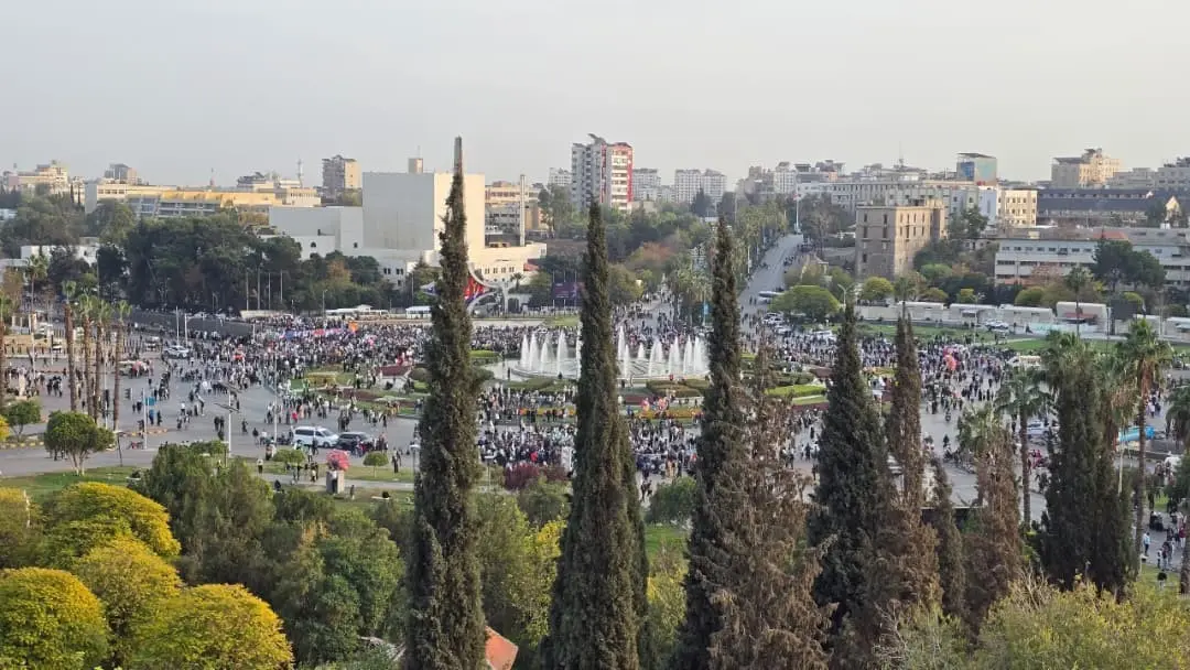 Suriye halkı, Devlet Başkanı Ahmed eş-Şara’nın “Suriye’nin Kurtuluşu” operasyonunun başlamasının