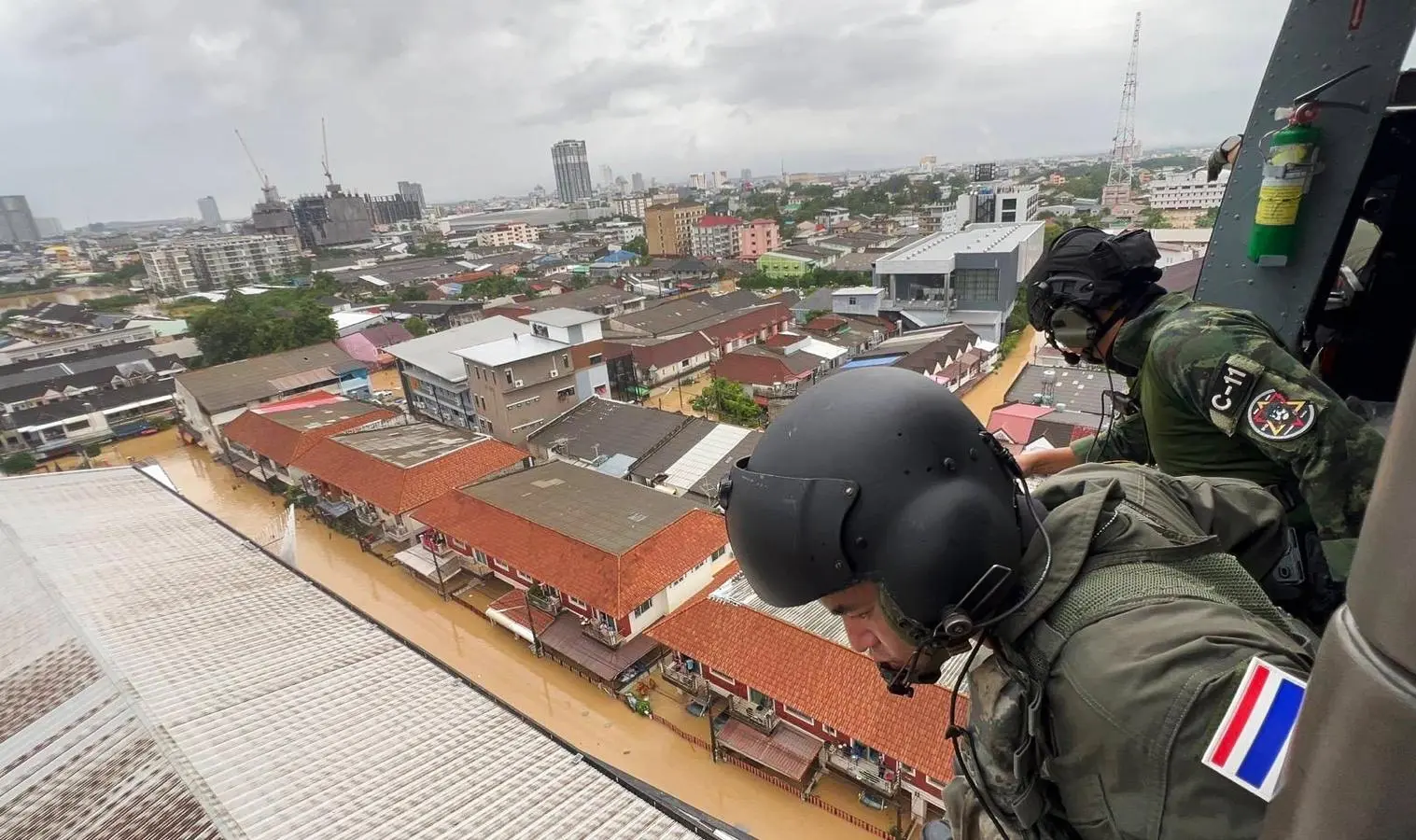 Tayland’ın güneyinde haftalardır devam eden şiddetli yağışların yol açtığı sel