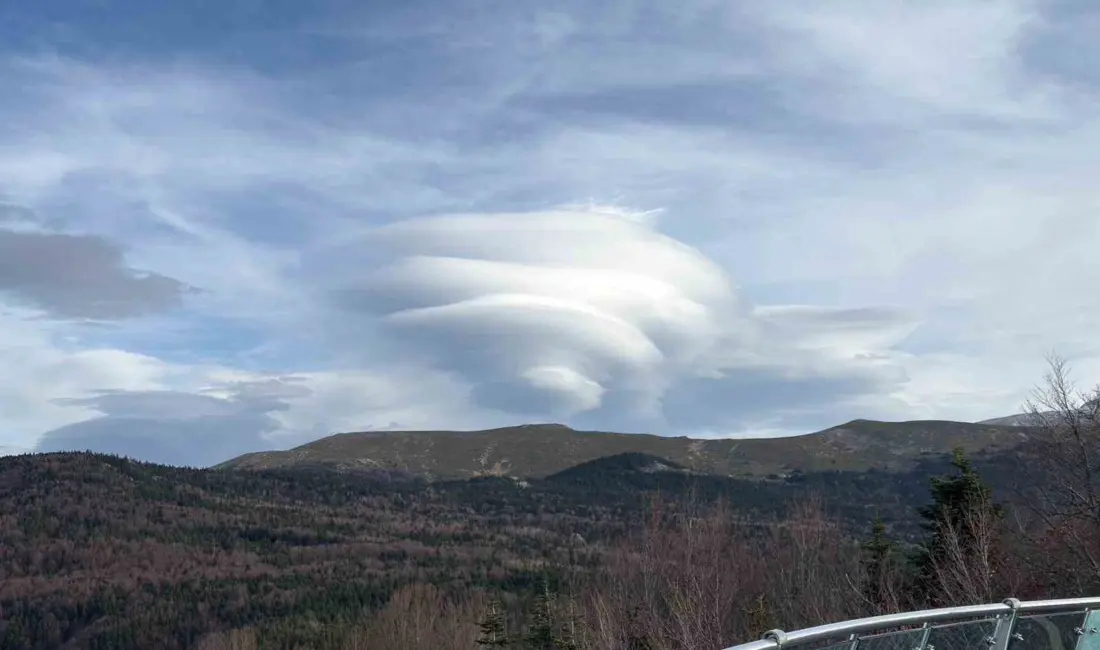 Bursa semalarında ortaya çıkan yuvarlak bulut vatandaşların dikkatini çekti. Bursa’da
