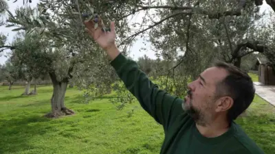 Çanakkale’nin Bozcada ilçesinde yaşayan ünlü komediyen Ata Demirer, “Beni buraya