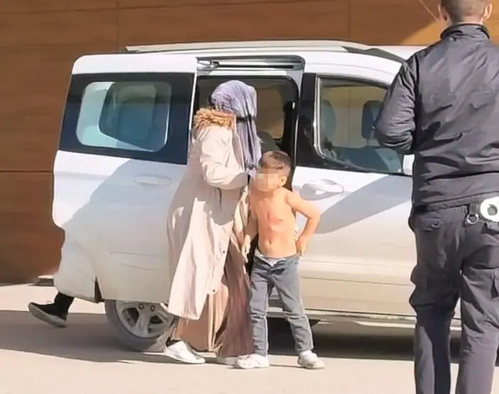 İnegöl de çaydanlıktaki sıcak suyun üzerine devrildiği 5 yaşındaki çocuk