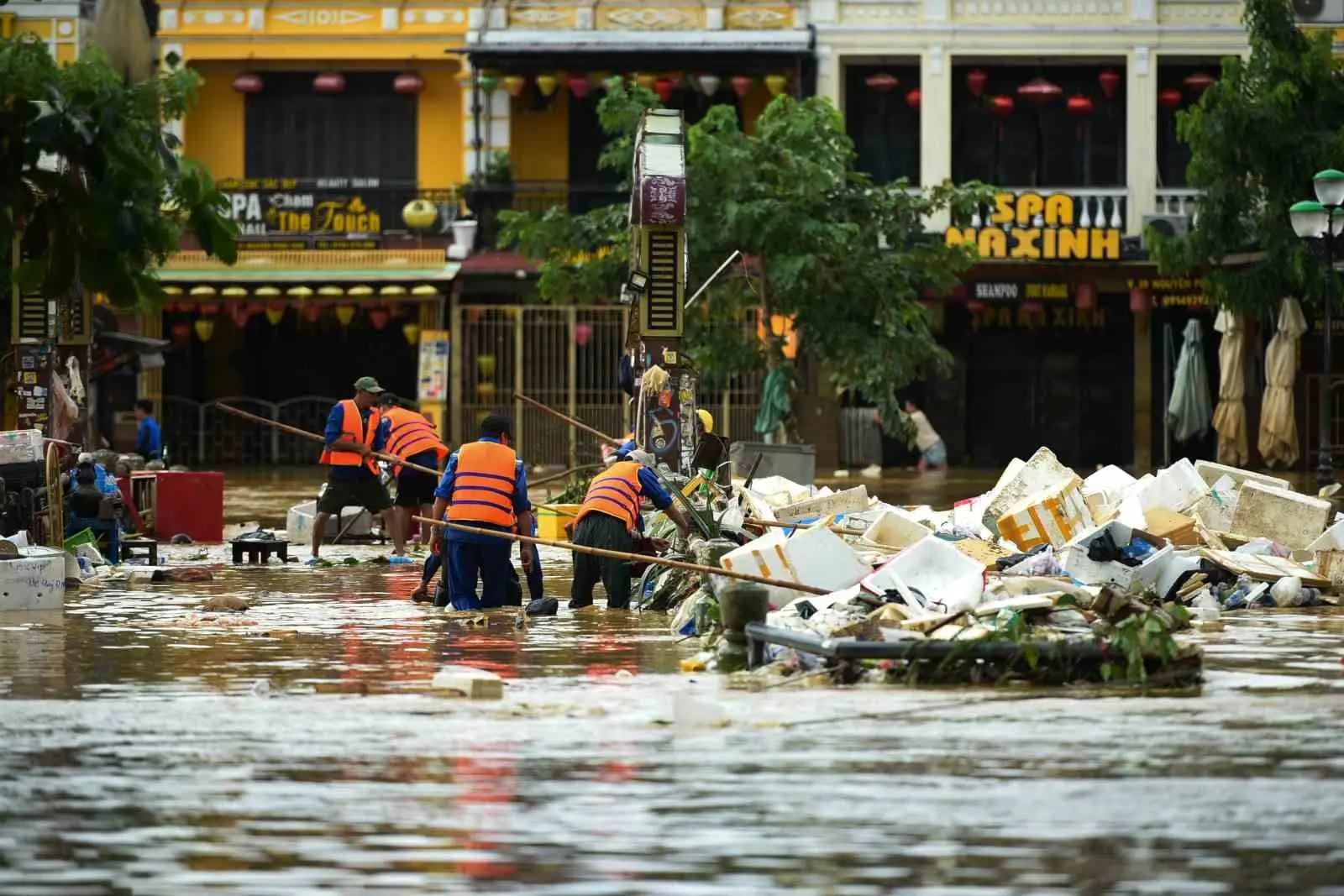 Vietnam’ın orta kesiminde geçtiğimiz hafta başlayan şiddetli yağışların yol açtığı