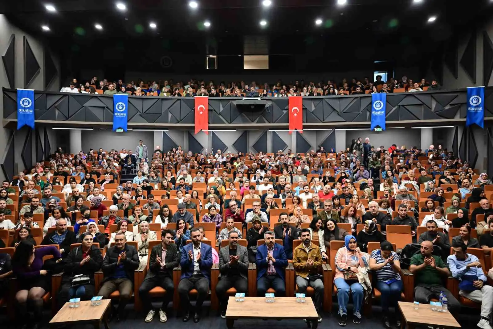 Yıldırım Belediyesi, düzenlediği kültür ve sanat programlarıyla ilçeye renk katmaya