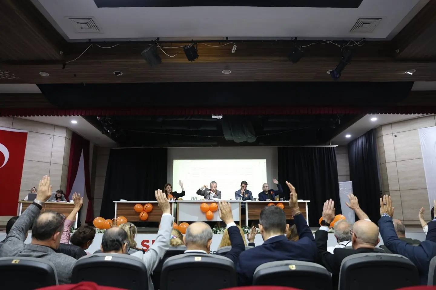 Yunusemre Belediyesi Kasım Ayı Meclis Toplantısı’nda, Lösemili Çocuklar Haftası dolayısıyla