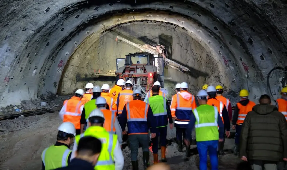 Bayburt-Erzurum sınırında 2012 yılında yapımına başlanan Kop Tüneli, aradan geçen